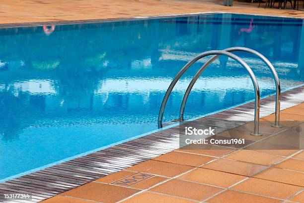 La Piscina Foto de stock y más banco de imágenes de Agua - Agua, Aire libre, Al lado de la piscina