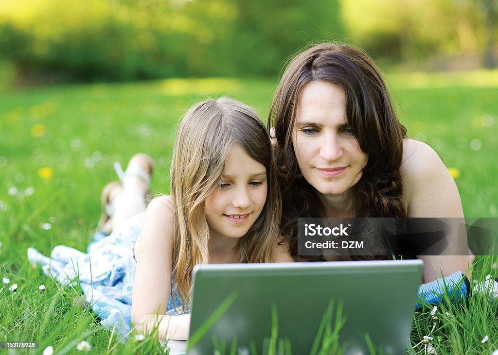 Mädchen mit ihrem mommy - Lizenzfrei Alleinerzieherin Stock-Foto