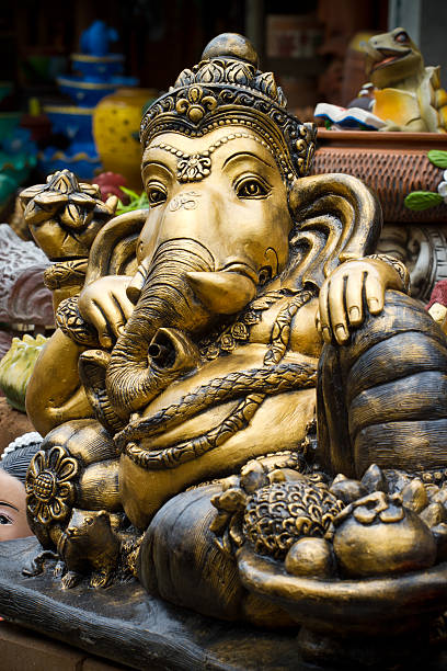 l'éléphant indien dieu. - ganesh himal photos et images de collection