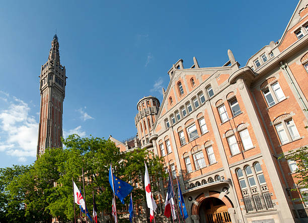 rathaus von lille-france - glockenturm stock-fotos und bilder