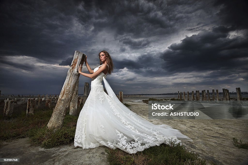 Невеста - Стоковые фото В полный рост роялти-фри