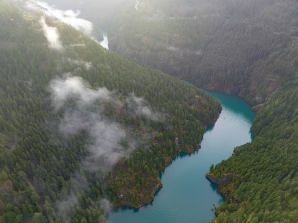 太平洋岸北西部のノースカスケード山脈の空撮 - north cascades national park aerial view washington state usa ストックフォトと画像