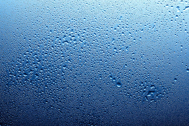Blau Spritzwasser auf Glas – Foto
