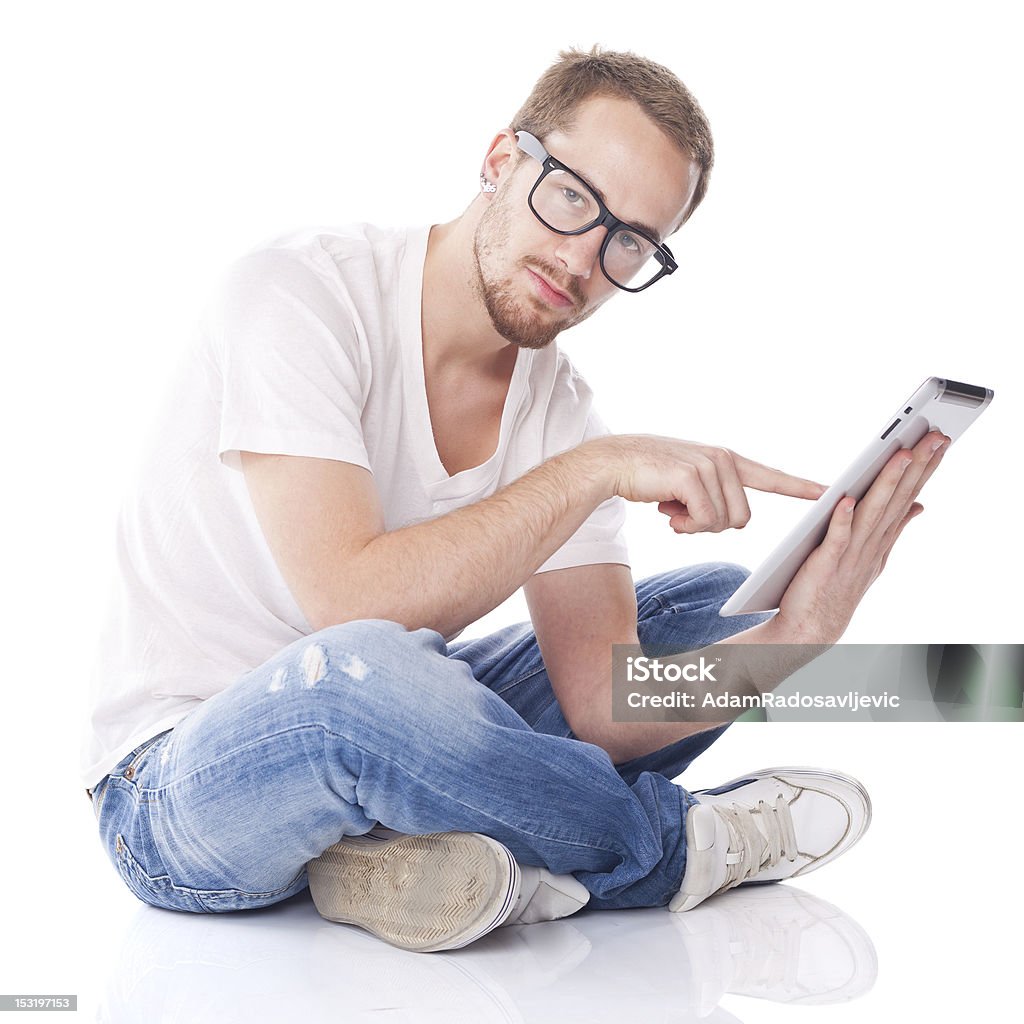 Belo homem inteligente com computador Tablet seeting no floo - Foto de stock de Adulto royalty-free