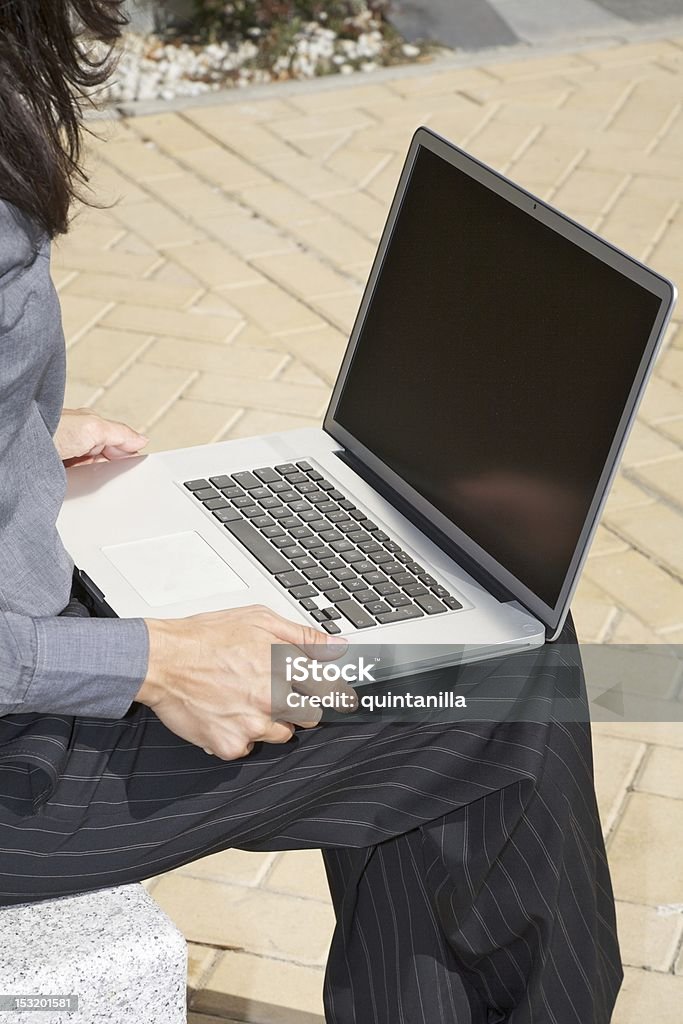 Geschäftsfrau mit tragbaren - Lizenzfrei Arbeiten Stock-Foto