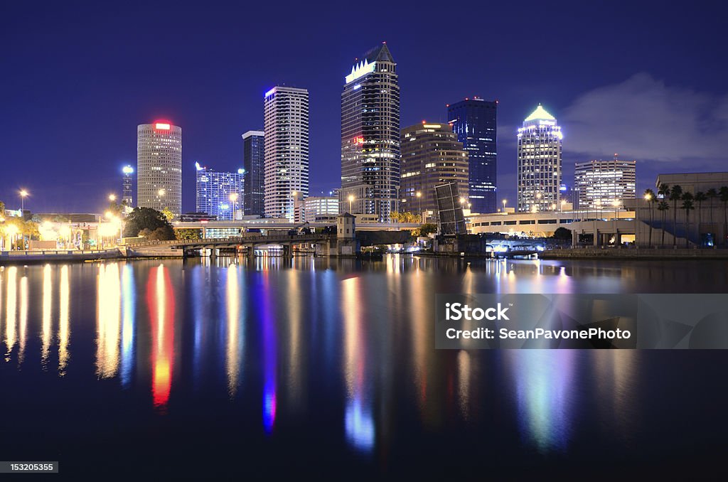 Vista de los edificios de la Bahía de Tampa - Foto de stock de Tampa libre de derechos