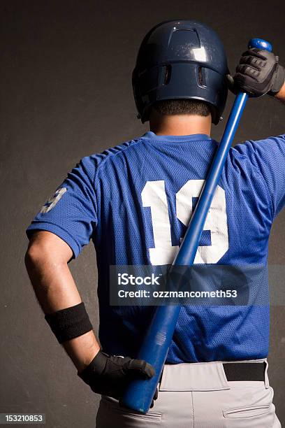 Giocatore Di Baseball Riscaldamento Con Mazza - Fotografie stock e altre immagini di Baseball - Baseball, Palla da baseball, Riscaldamento