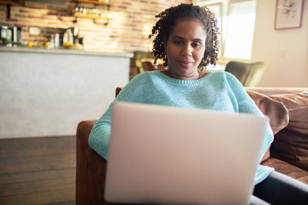 istock Young pregnant woman using a laptop at home 1532272267