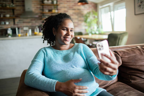 istock Young pregnant woman using a smart phone at home 1532274116