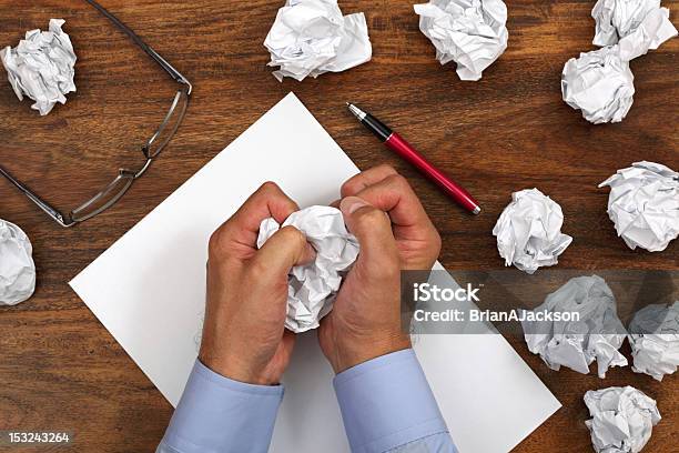 Foto de Frustração O Estresse Escritores Quarteirão e mais fotos de stock de Escrever - Escrever, Papel, Amarrotado