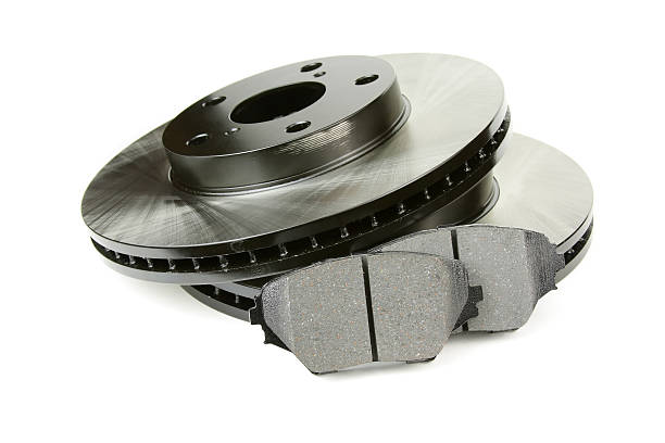 conjunto de freio discos e blocos de papel - part of vehicle brake disc brake pad isolated - fotografias e filmes do acervo