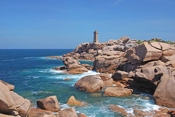 istock Lighthouse Men Ruiz,Brittany,France 153252718