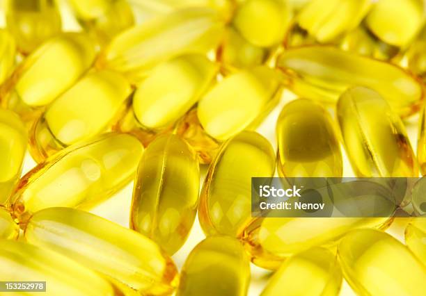 Omega 3 Olej Tabletki - zdjęcia stockowe i więcej obrazów Bez ludzi - Bez ludzi, Bliskie zbliżenie, Fotografika