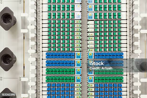 Полка Для Волоконнооптических Линий С Высокой Плотностью Fo Разъемов — стоковые фотографии и другие картинки Без людей