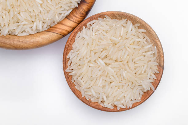 riso basmati bianco in ciotole di legno prima della cottura - clipping path rice white rice basmati rice foto e immagini stock