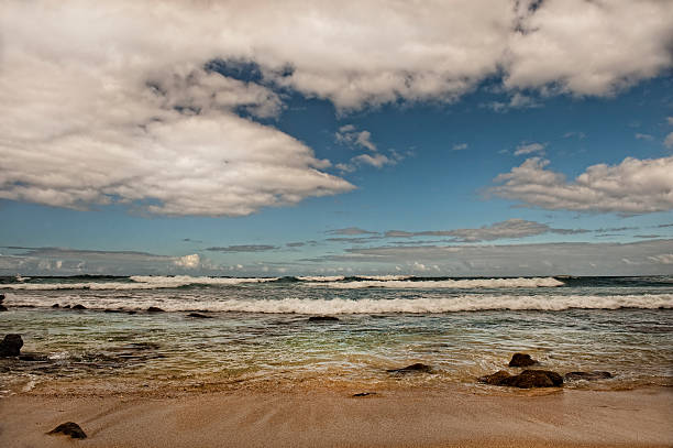 maré sair na praia no, havaí haleiwa - tide going out - fotografias e filmes do acervo