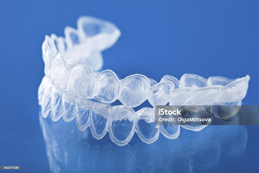 Bandeja de clareamento dos dentes individual - Foto de stock de Azul royalty-free