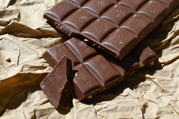 istock broken chocolate bars lie on brown paper 1532826603