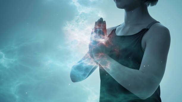 meditating young woman. mindfulness concept. - aura fotos stockfoto's en -beelden