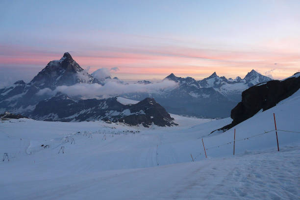 sunrise over matterhorn and swisse alps - swisse imagens e fotografias de stock