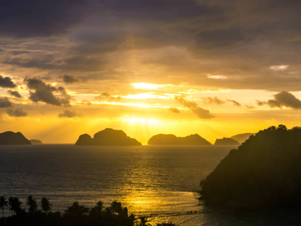 istock Sunset in El Nido, Palawan, Philippines 1533329394