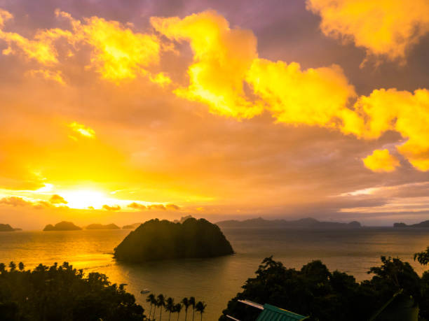 istock Sunset in El Nido, Palawan, Philippines 1533329951