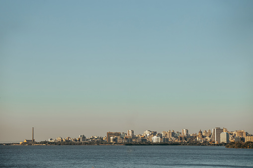 This photo shows us a little bit of the architecture of the capital Porto Alegre, on the banks of the Guaiba River.