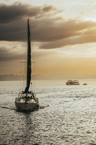 Showing a little more of the beauty of the river, with the freedom we have to use and travel with this wonderful place that is Porto Alegre.