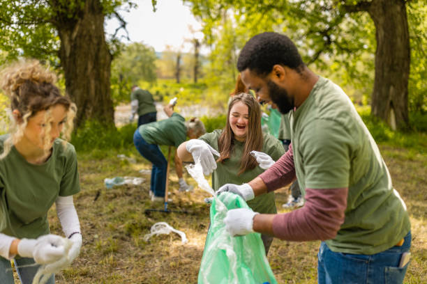 istock Volunteers cleaning a forest from garbage 1533435052