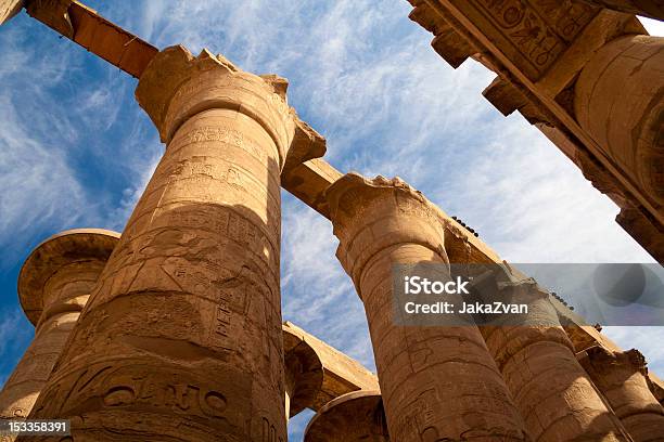 Sala Hipóstila Del En Los Grandes Templos De Karnak Foto de stock y más banco de imágenes de Aire libre