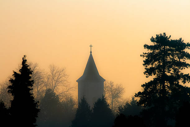 Bell tower bei Sonnenaufgang – Foto