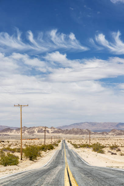 istock Perspective of a road 1533688236