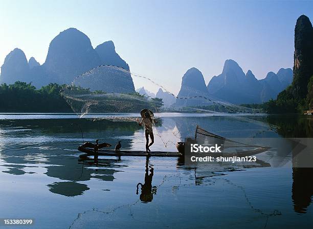 De Pesca - Fotografias de stock e mais imagens de Ao Ar Livre - Ao Ar Livre, Azul, Balsa