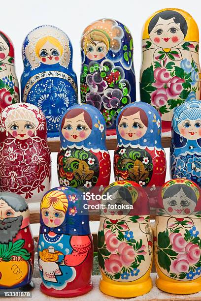 Bambole Russe Di Nidificazione - Fotografie stock e altre immagini di Arte - Arte, Arti e mestieri, Artigianato