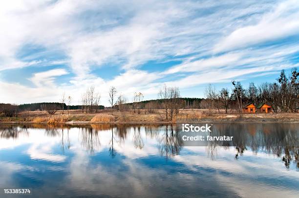 Lugar Tranquilo En El Lago Foto de stock y más banco de imágenes de Agua - Agua, Aire libre, Azul