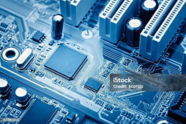 Primo Piano Di Un Microchip - Fotografie stock e altre immagini di Scienza e Tecnologia - Scienza e Tecnologia, Sistema Micro Elettro Meccanico, Attrezzatura informatica