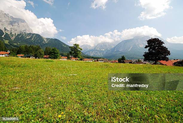 Photo libre de droit de Village En Tyrol banque d'images et plus d'images libres de droit de Alpes européennes - Alpes européennes, Autriche, Chaîne de montagnes