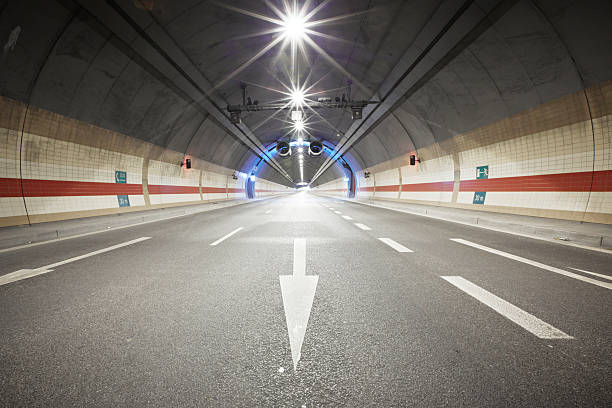 túnel - highway underground corridor street fotografías e imágenes de stock