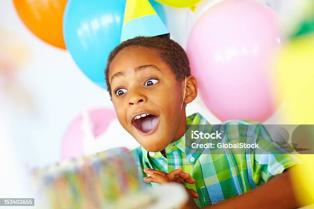 Surpised 버스데이 남자아이 생일에 대한 스톡 사진 및 기타 이미지 - 생일, 아이, 파티