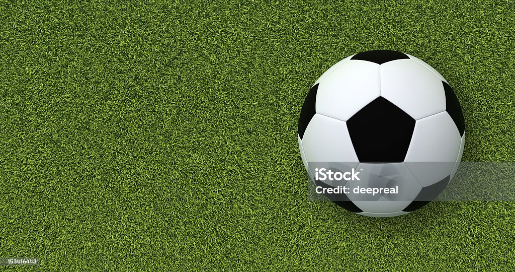 Bola de Futebol (futebol) na relva verde - Royalty-free Ao Ar Livre Foto de stock