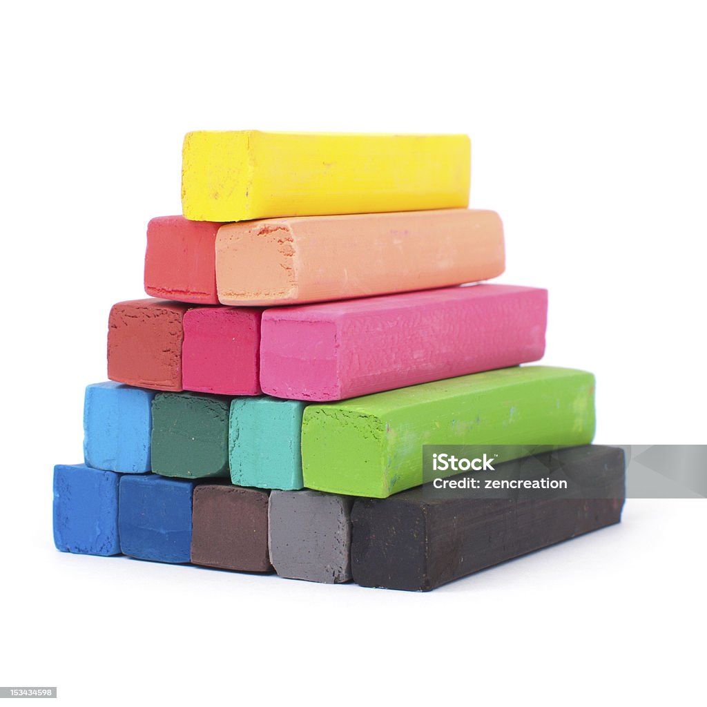 Pyramide de crayons de couleur pastel multicolore artistes - Photo de Bâton de craie libre de droits