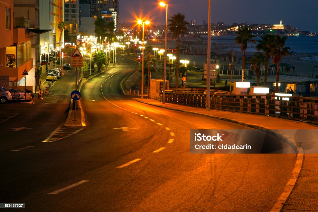 Tel-Aviv, promenade et plage au crépuscule - Photo de Allée couverte de planches libre de droits