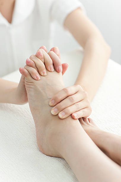 istock The beautician who massages a foot 153438103