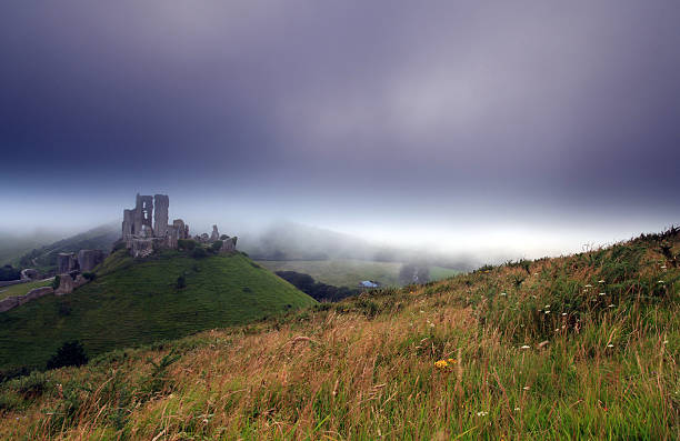 英国 corfe 城 - corfe castle ストックフォトと画像