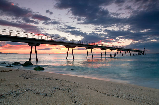 istock Pont Del Petroli De Badalona 153443742