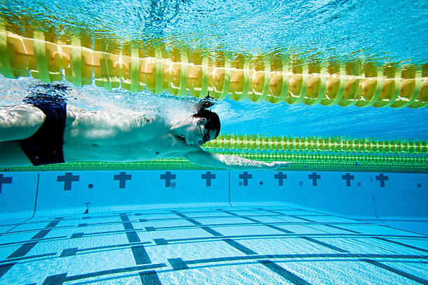 la piscine - gogles photos et images de collection