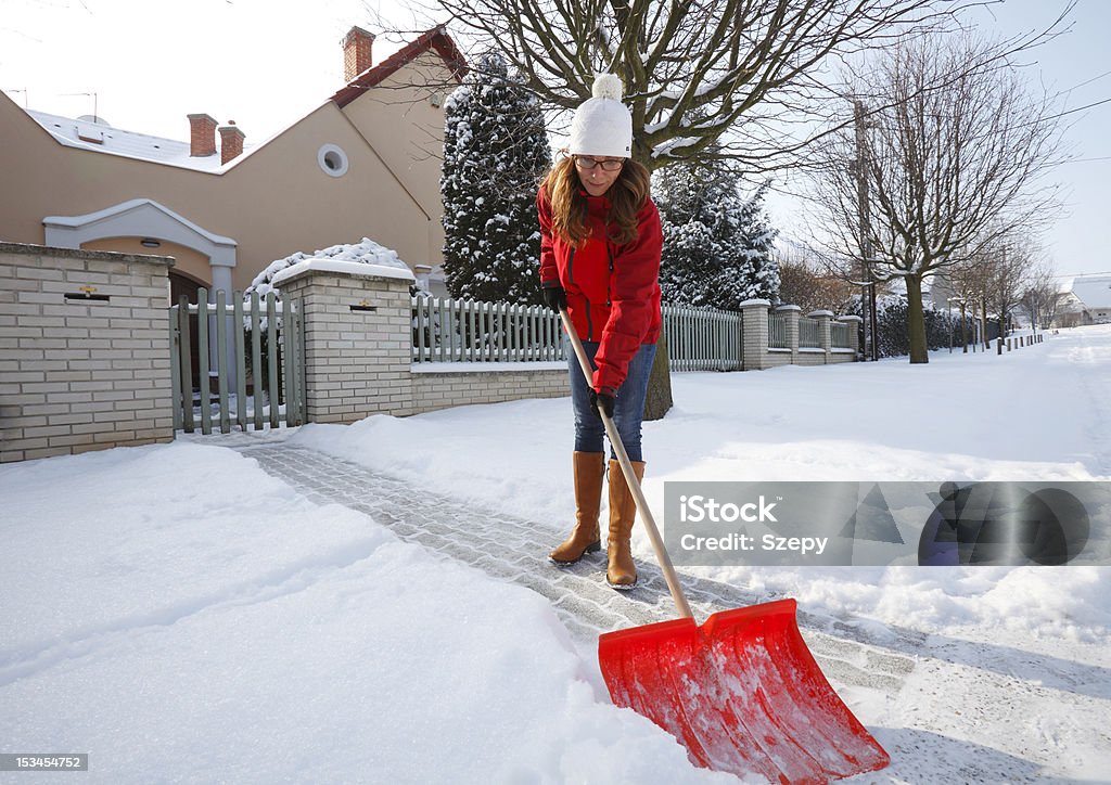 Après Neiger - Photo de Pelle à déneiger libre de droits