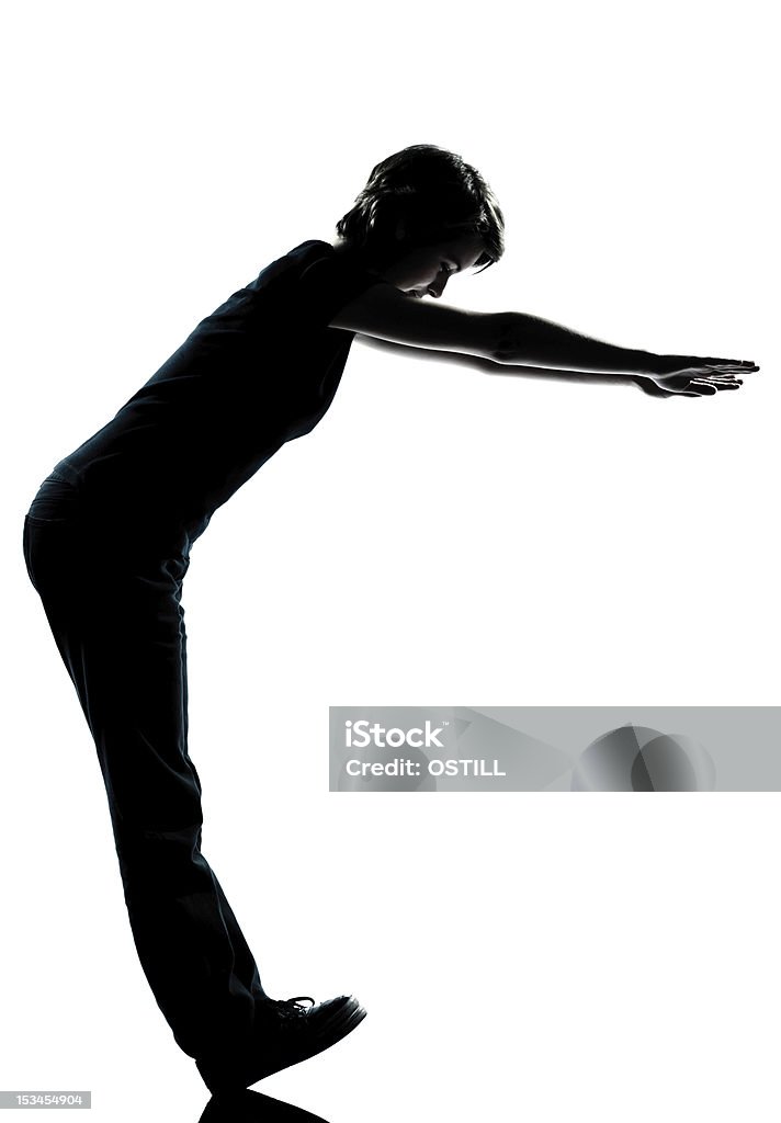 Una joven Chica adolescente standing equilibrio en tacones silueta - Foto de stock de Adolescencia libre de derechos