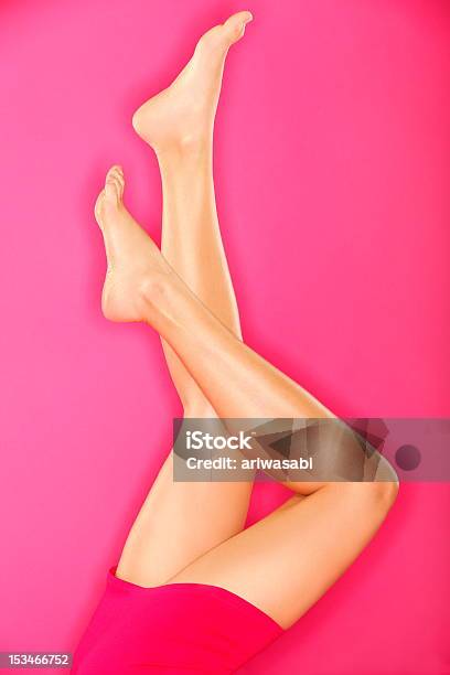 Sexy Pernas Cuidados Da Pele - Fotografias de stock e mais imagens de Corpo humano - Corpo humano, Esfoliação, Mulheres