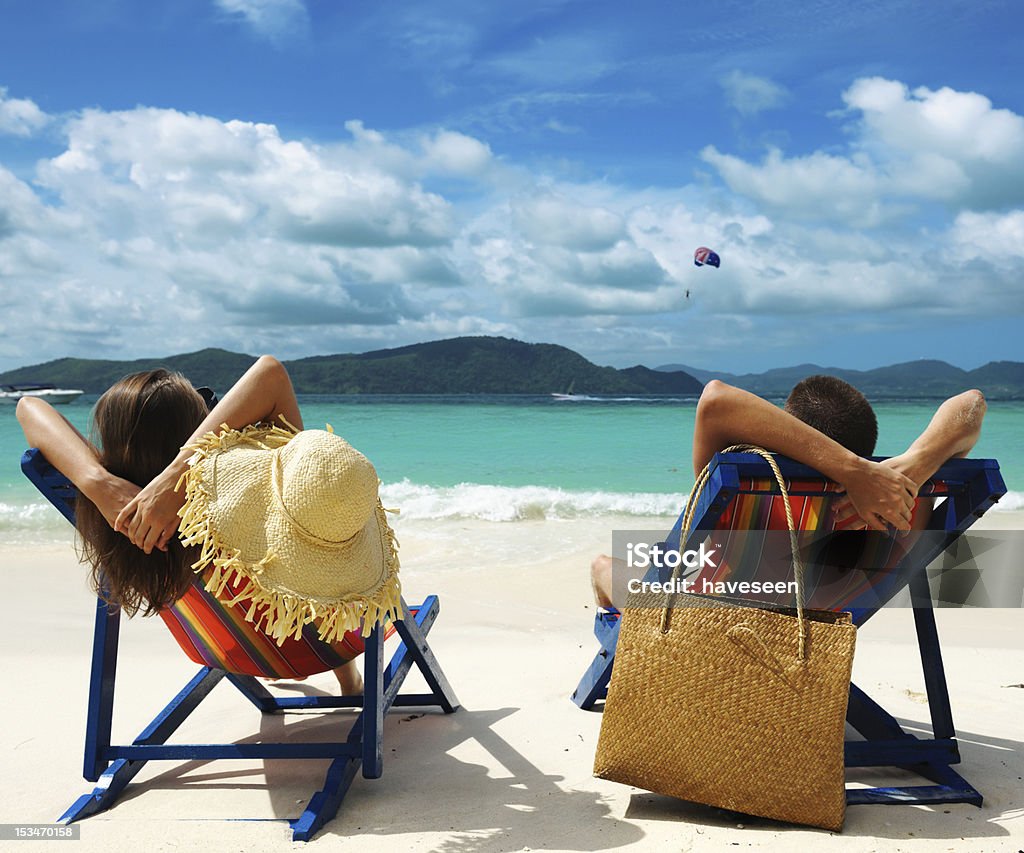 Pareja en una playa - Foto de stock de Adulto libre de derechos